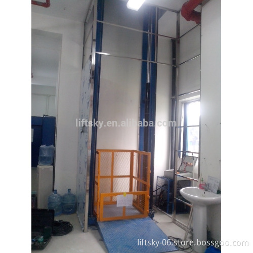 Heavy duty elevator type cargo lift